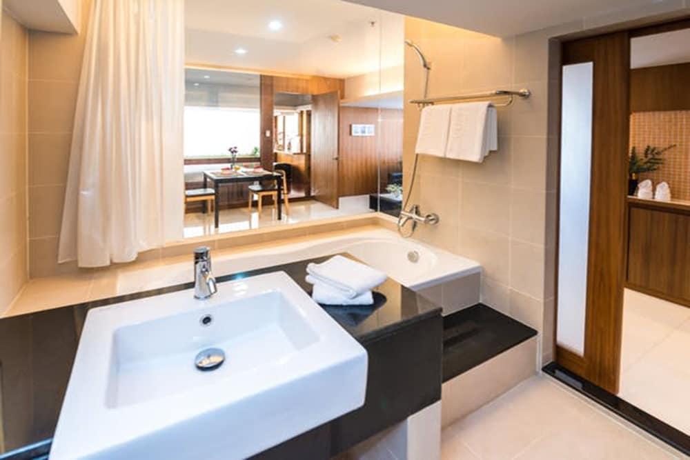 Laemtong Serviced Apartment Si Racha Exterior foto