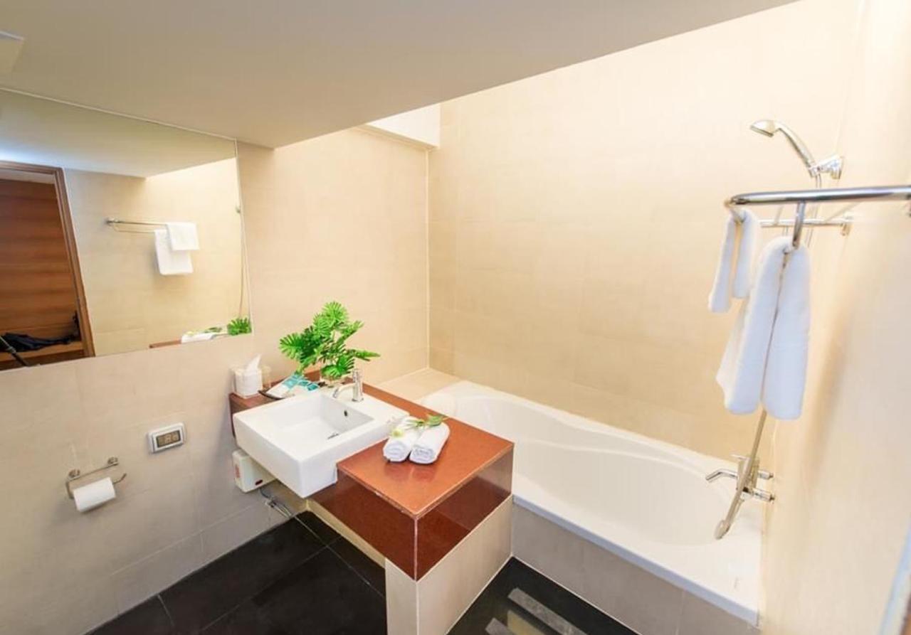 Laemtong Serviced Apartment Si Racha Exterior foto