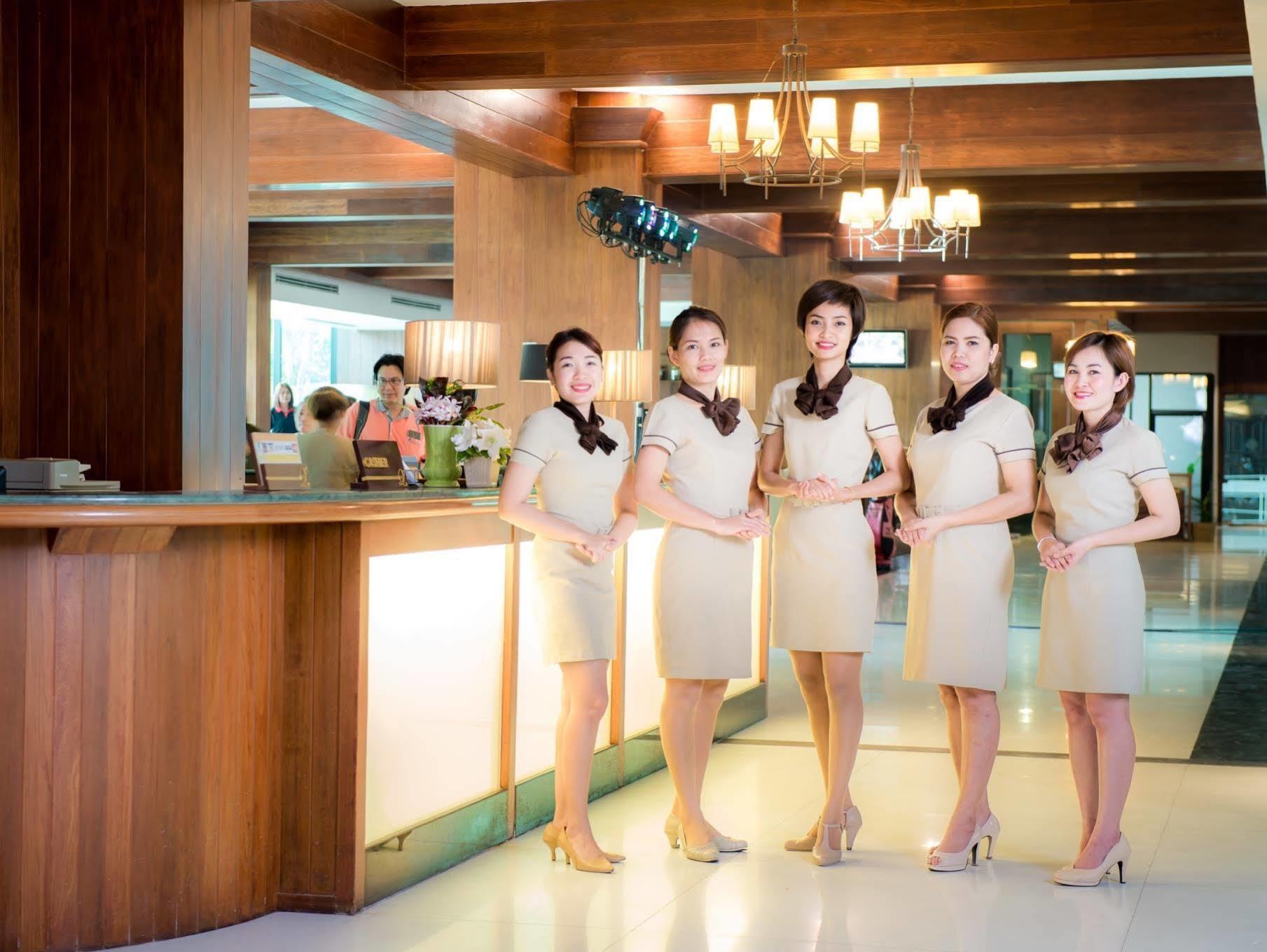 Laemtong Serviced Apartment Si Racha Exterior foto