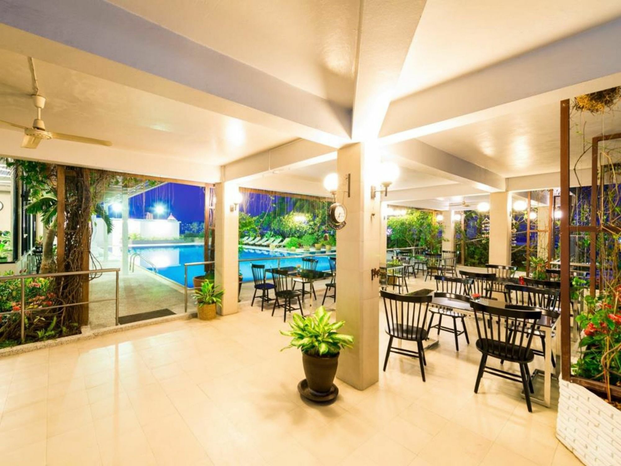Laemtong Serviced Apartment Si Racha Exterior foto