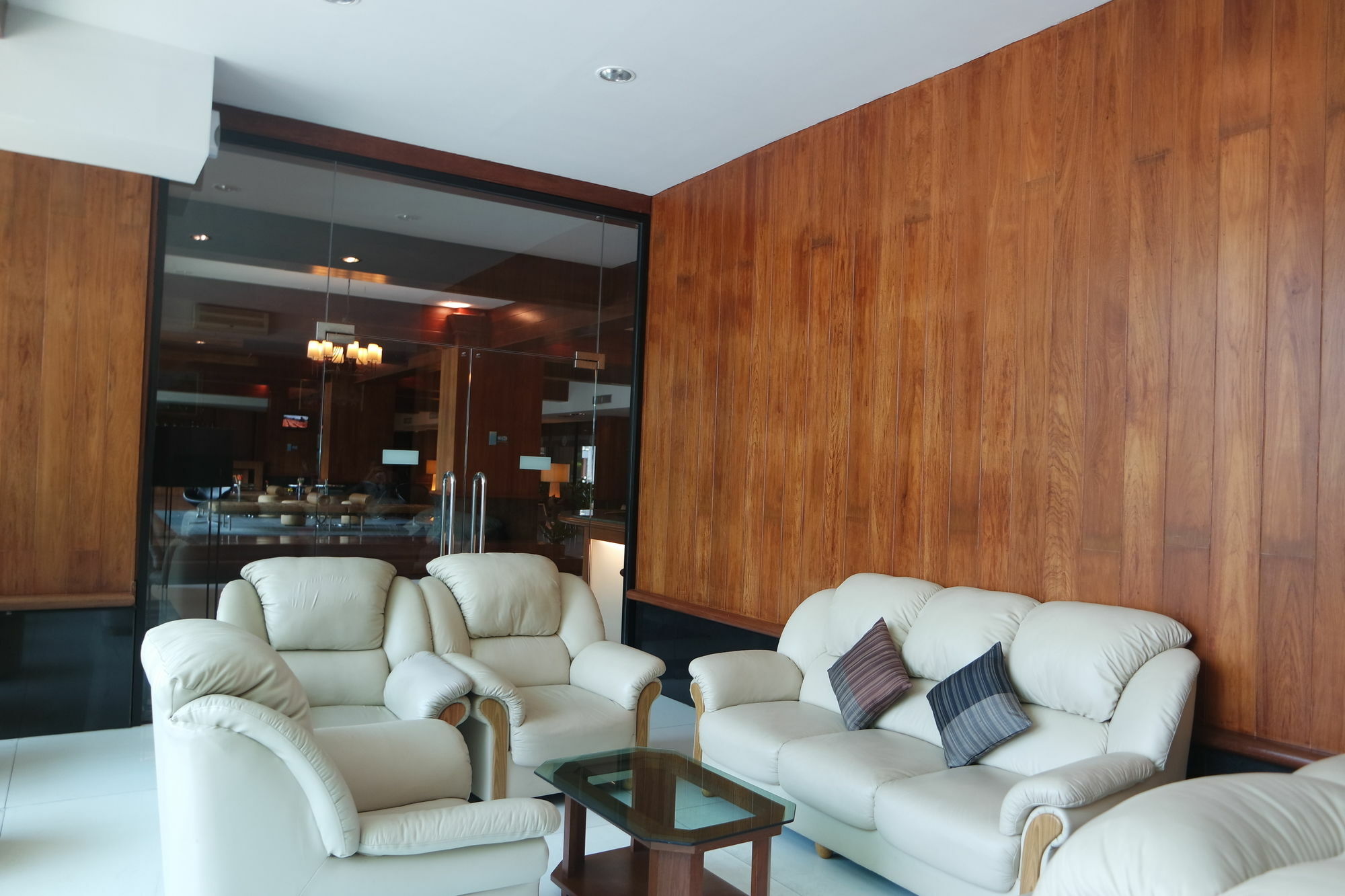Laemtong Serviced Apartment Si Racha Exterior foto